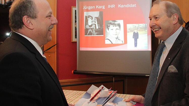 Gleich geht's los: Bürgermeisterkandidat Jürgen Karg (links) und SPD-Ortsvereinsvorsitzender Klaus Marx noch ganz entspannt. Foto: Stephan Tiroch