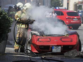 Die Corvette brennt aus.  Fotos: Ren&eacute; Ruprecht