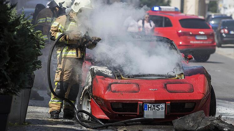 Die Corvette brennt aus.  Fotos: Ren&eacute; Ruprecht