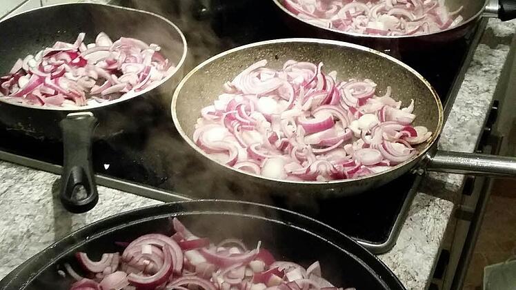 Und weiter geht's mit den Zwiebeln.