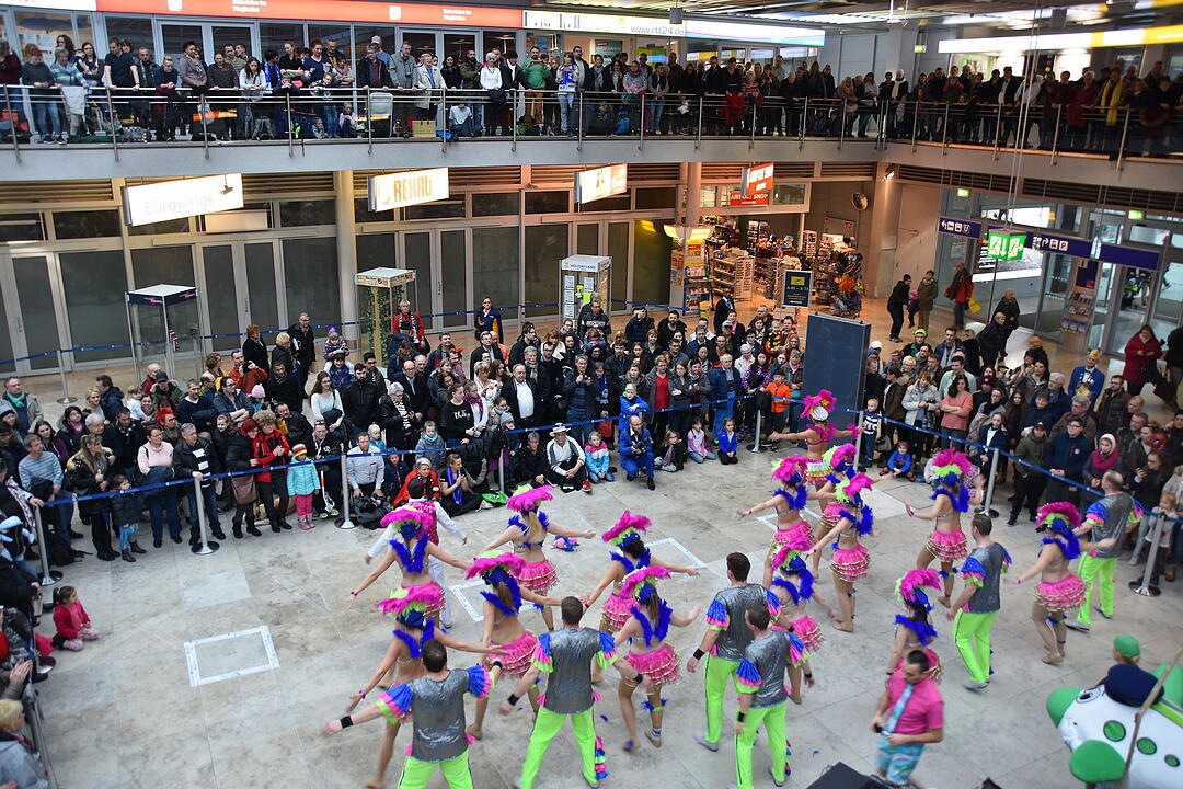 Fasching: Traditioneller Prinzenflug am Nürnberger Flughafen