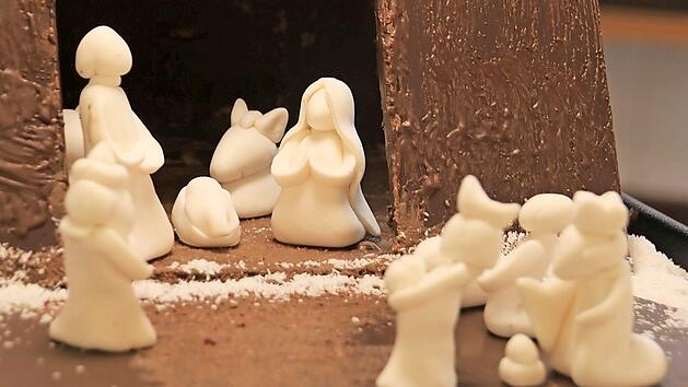 Diese s&uuml;&szlig;e Krippe aus Zuckerguss fertigte die auszubildende Konditorin Malvine Walker in der B&auml;ckerei Mayr an. Foto: Matthias Einwag