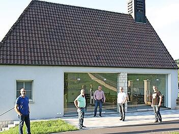 Hell und freundlich wirkt die Kapelle vor allem durch die neuen Glastüren.  Foto: Maria Löffler