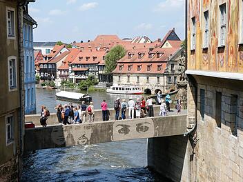 Ein Motiv für das Thema "Streetart" in Bamberg: Das "Reverse Graffiti" von Künstler Klaus Dauven an der Unteren Brücke.  Archivfoto: Matthias Hoch