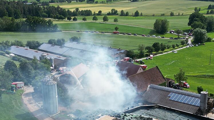 Scheunenbrand in Feuchtwangen - 170 Einsatzkr&auml;fte vor Ort