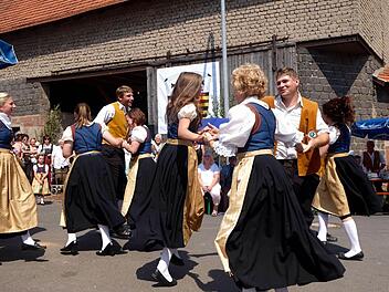 Die Volkstänzer sind die Vorzeigegruppe des Rhönklub-Zweigvereins Schondrahöhe.Foto: Archiv/ Gerd Schaar