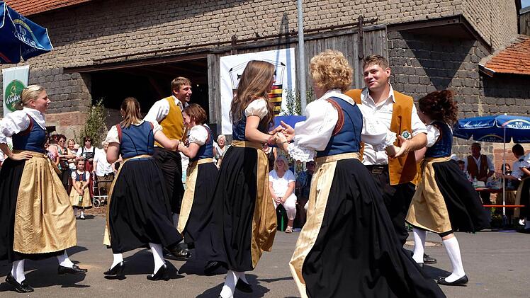 Die Volkstänzer sind die Vorzeigegruppe des Rhönklub-Zweigvereins Schondrahöhe.Foto: Archiv/ Gerd Schaar
