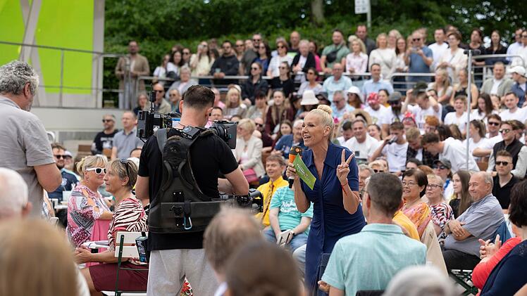 Der Film "Backstage - Fernsehgarten" zeigt unter anderem die Proben und die Stimmung im Live-Publikum.