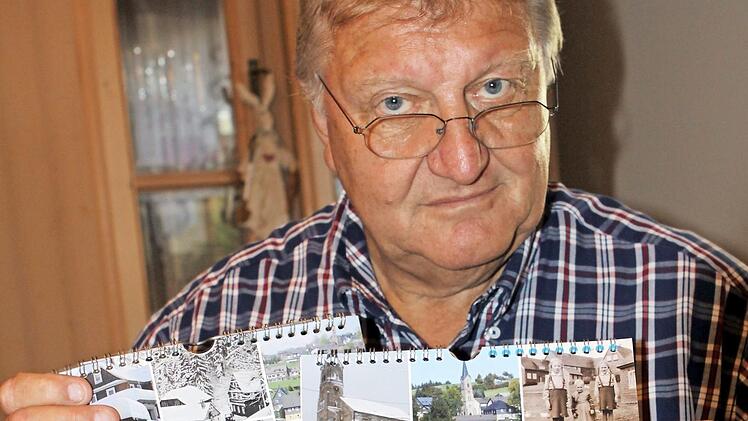 Günter Böhlein zeigt seine bisherigen Werke, der Kalender für das nächste Jahr kann bei ihm erworben werden. Foto: Michael Wunder