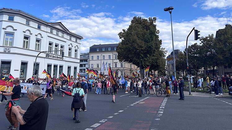 Gro&szlig;demonstrationen in Bamberg: Rechter Aufzug trifft auf Gegenprotest