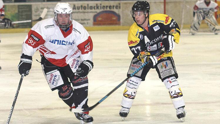 Für Philipp Bates (links) und seine Teamkollegen beginnt am Wochenende mit den ersten beiden Testpartien die "heiße Phase" der Vorbereitung auf die Eishockey-Landesligasaison.