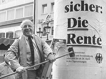 "Die Rente ist sicher", hat Norbert Blüm 1997  versprochen. Sicher ist sie aber nicht.  Foto: Archiv