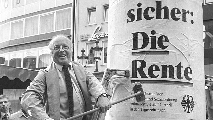 "Die Rente ist sicher", hat Norbert Blüm 1997  versprochen. Sicher ist sie aber nicht.  Foto: Archiv