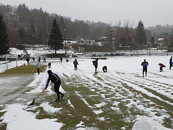 Man-Power war beim FC WMP Lauertal zum Trainingslager-Auftakt in Suhl gefragt. Foto: FC WMP Lauertal
