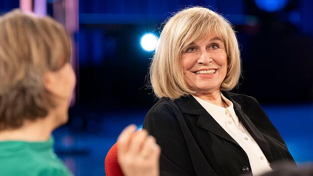 Rentnerin? Ja. Aber: "Ich bin noch nicht tot." Schlager-Legende Mary Roos sprach im "K&ouml;lner Treff" sehr offen und launig &uuml;ber das Thema Tod.