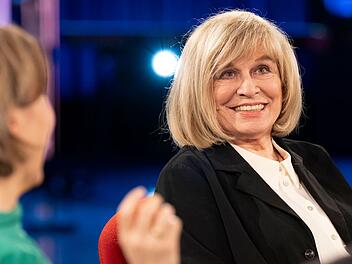 Rentnerin? Ja. Aber: "Ich bin noch nicht tot." Schlager-Legende Mary Roos sprach im "K&ouml;lner Treff" sehr offen und launig &uuml;ber das Thema Tod.