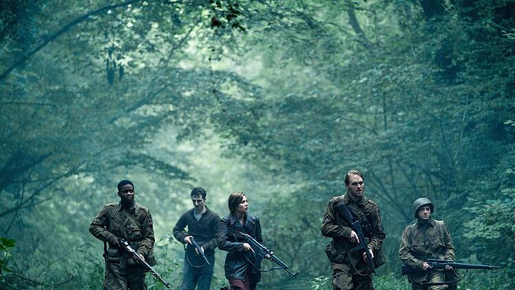 US-Soldaten im Zweiten Weltkrieg: (von links) Boyce (Jovan Adepo), Rosenfeld (Dominic Applewhite), Chloe (Mathilde Ollivier), Ford (Wyatt Russell) und Tibbet (John Magaro) sind in Nordfrankreich im Einsatz.
