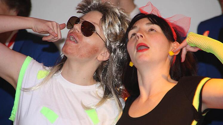 Verliebte herzen im Dreivierteltakt v.l. Tanja Verholen und Jenny Weipert