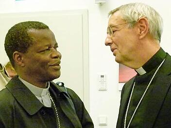 Erzbischof Schick begrüßt seinen Amtsbruder Bischof Bernardin aus Tansania. Fotos: Marion Krüger-Hundrup