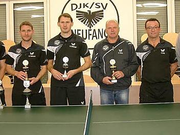 Tischtennis-Vereinsmeister beim DJK-SV Neufang wurde Michael Kolb (links). Rechts daneben die Nächstplatzierten mit Manuel Gebhardt, Michael Beitzinger, Roland Rehm (Doppelsieger mit Gebhardt), Abteilungsleiter Rainer Kolb und Vorsitzender Bernd Haderlein. Foto: Hans Franz