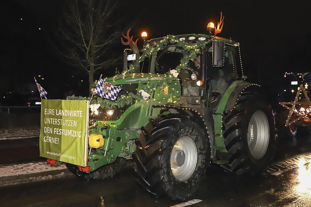 In Kulmbach durfte die beliebte Lichterfahrt der Traktoren stattfinden.