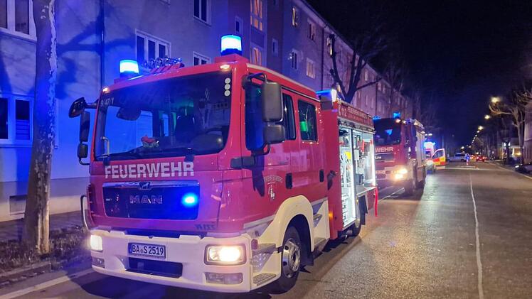 Feuerwehr Bamberg wird zu verrauchter Wohnung alarmiert - "Tür gewaltsam geöffnet"