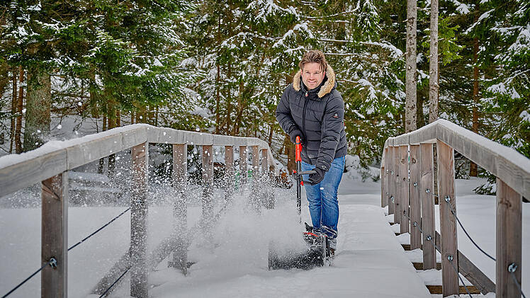 Einhell GE-ST 36/40 Li E-Solo: Akku-Schneefr&auml;se gegen Schneemassen im Winter