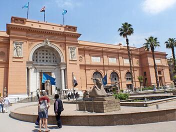 Das ägyptische Museum gegenüber des Tahrir Platzes, in dem Schätze über Schätze liegen. Während der Revolution haben Folterungen im Inneren stattgefunden. Fotos: privat