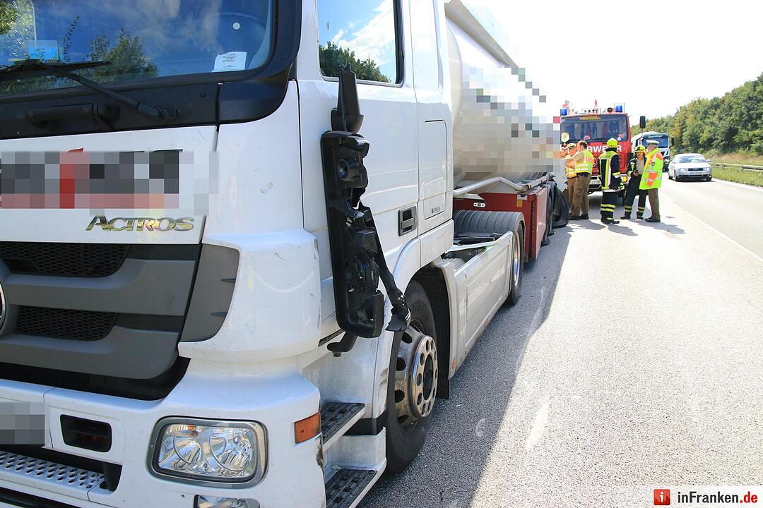 Unfall auf A73 bei Buttenheim: Lkw umgekippt