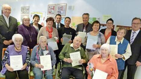 Mit reichlich Dankesworten und Urkunden wurden die Geehrten bedacht. Foto: Lothar Weidner