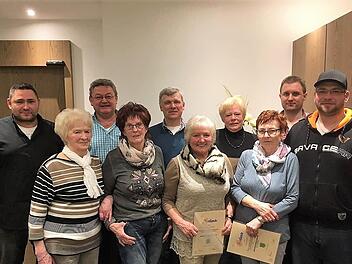 Für langjährige Mitgliedschaft ehrte (von links) der Vorsitzende Mario Wedler-Bamberg: Rita Wüscher, Bernhard Stark, Christel Schaub, Alfred Gündling, Marlene Späth, Helene Becker, Irene Schmitt und Patrick Seufert, rechts der 2. Vorsitzende Mario Büttner.