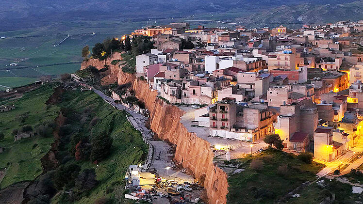 Niscemi am Abgrund: Erdrutsch bedroht Sizilien-Urlaub und Einwohner