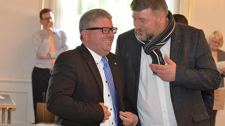 Senkrechtstarter der Bamberger SPD: Stadtmarketingchef Klaus Stieringer (rechts, hier mit Bürgermeister Wolfgang Metzner). Viele trauen dem 45-Jährigen auch eine erfolgreiche OB-Kandidatur zu. Doch unumstritten ist er nicht.  Foto: Ronald Rinklef