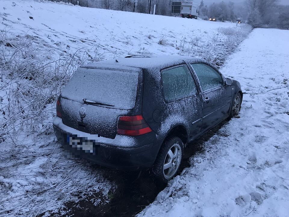 Stillstand im Landkreis Hof: Schnee und Eis lassen Verkehr erliegen