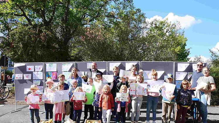 W&uuml;rzburg: Erster Streuobstmarkt war voller Erfolg - welche Attraktionen zahlreiche Besucher anlockten