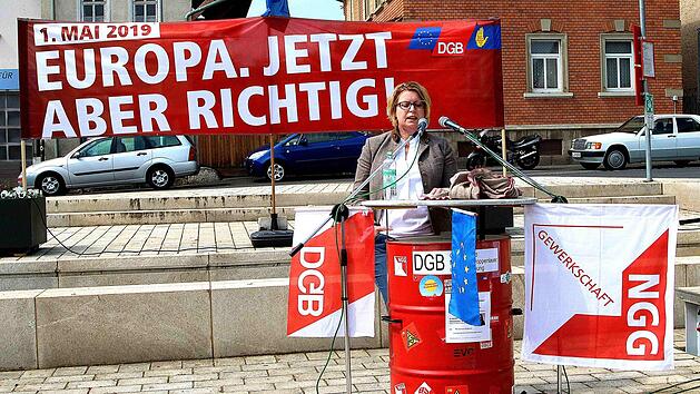 Christiane Kern, Mitglied im Landesvorstand der  Polizeigewerkschaft, sprach bei der Maifeier des DGB-Hauptverbandes  Maßbach-Poppenlauer und Umgebung.  Eine weitere DGB-Maikundgebung  fand auf der Trimburg statt.Dieter Britz