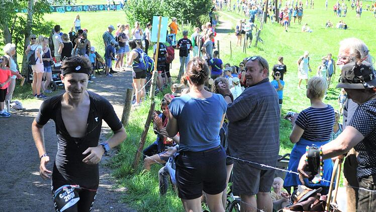 Carsten Friedmann am Kuhsteig, wo es steil bergauf geht. Der ASV-Athlet schaffte beim Allg&auml;u-Triathlon den Sprung aufs Podest in seiner Altersklasse.