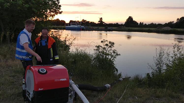 Insgesamt drei Millionen Liter Wasser wurden für das Löschen des Großbrandes in einem Knetzgauer Entsorgungsfachbetrieb benötigt.