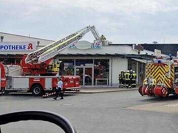 Feuer in Lichtenfelser Einkaufszentrum fordert Verletzte - "akute Gefahr"