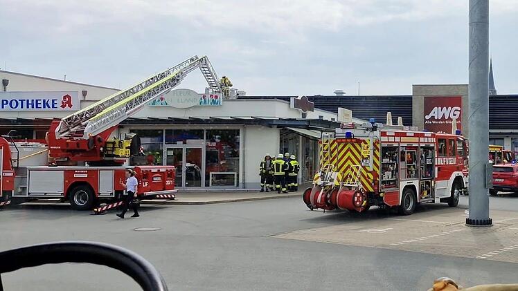 Feuer in Lichtenfelser Einkaufszentrum fordert Verletzte - "akute Gefahr"