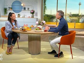 Schauspielerin Christine Neubauer hat bei "Volle Kanne" im ZDF &uuml;ber ihre Hochzeit, Mallorca und "Let's Dance" gesprochen.
