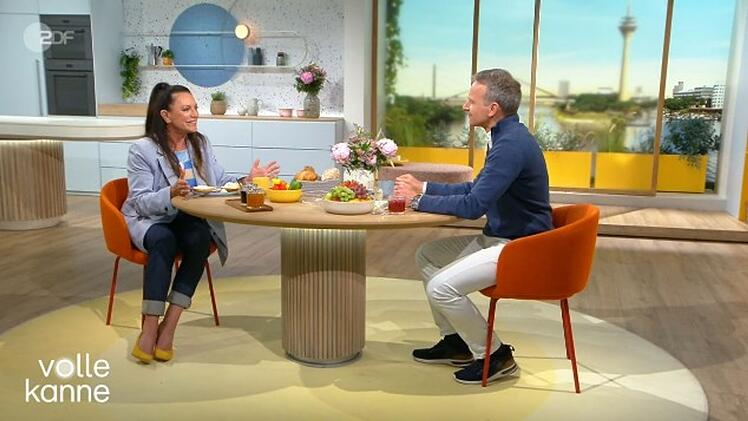 Schauspielerin Christine Neubauer hat bei "Volle Kanne" im ZDF &uuml;ber ihre Hochzeit, Mallorca und "Let's Dance" gesprochen.