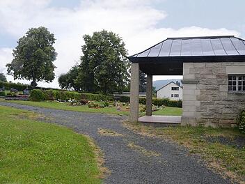 Friedhofsgebühren werden in Weißenbrunn wesentlich teurer. Fotos: Karl-Heinz Hofmann