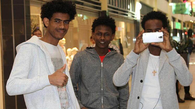 Auch junge Asylbewerber waren im Publikum. Foto: Sonja Adam