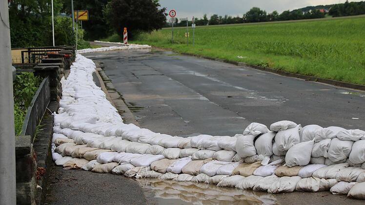 Die Klosterstraße in Obertheres am Montag danach. Foto: Ronald Heck