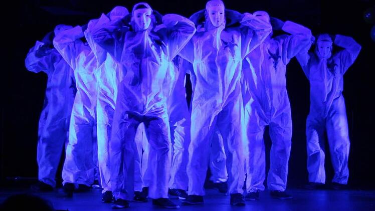 Das Männerballett SpVgg Zeckern hatten einen fantastischen Tanz und grazile Bewegungen parat.  Foto: Blum