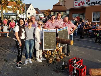 Diese Gruppe kümmert sich fleißig ums Baumsägen.   Fotos: johanna Blum