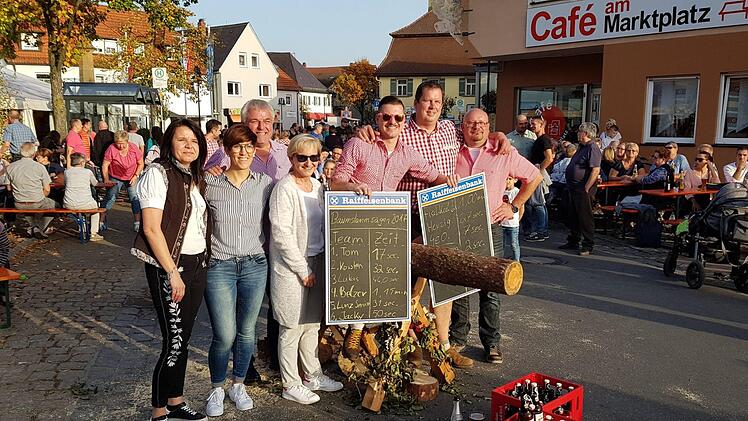 Diese Gruppe kümmert sich fleißig ums Baumsägen.   Fotos: johanna Blum