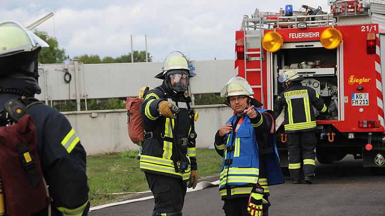 In der Münnerstädter Kläranlage wurde ein Notfall-Einsatz der Feuerwehr geübt. Foto: Heike Beudert