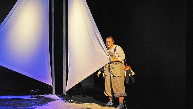 Kora Pavelic beeindruckt in "Gold" von Leonard Evers in der Coburger Reithalle.Foto: Andrea Kremper